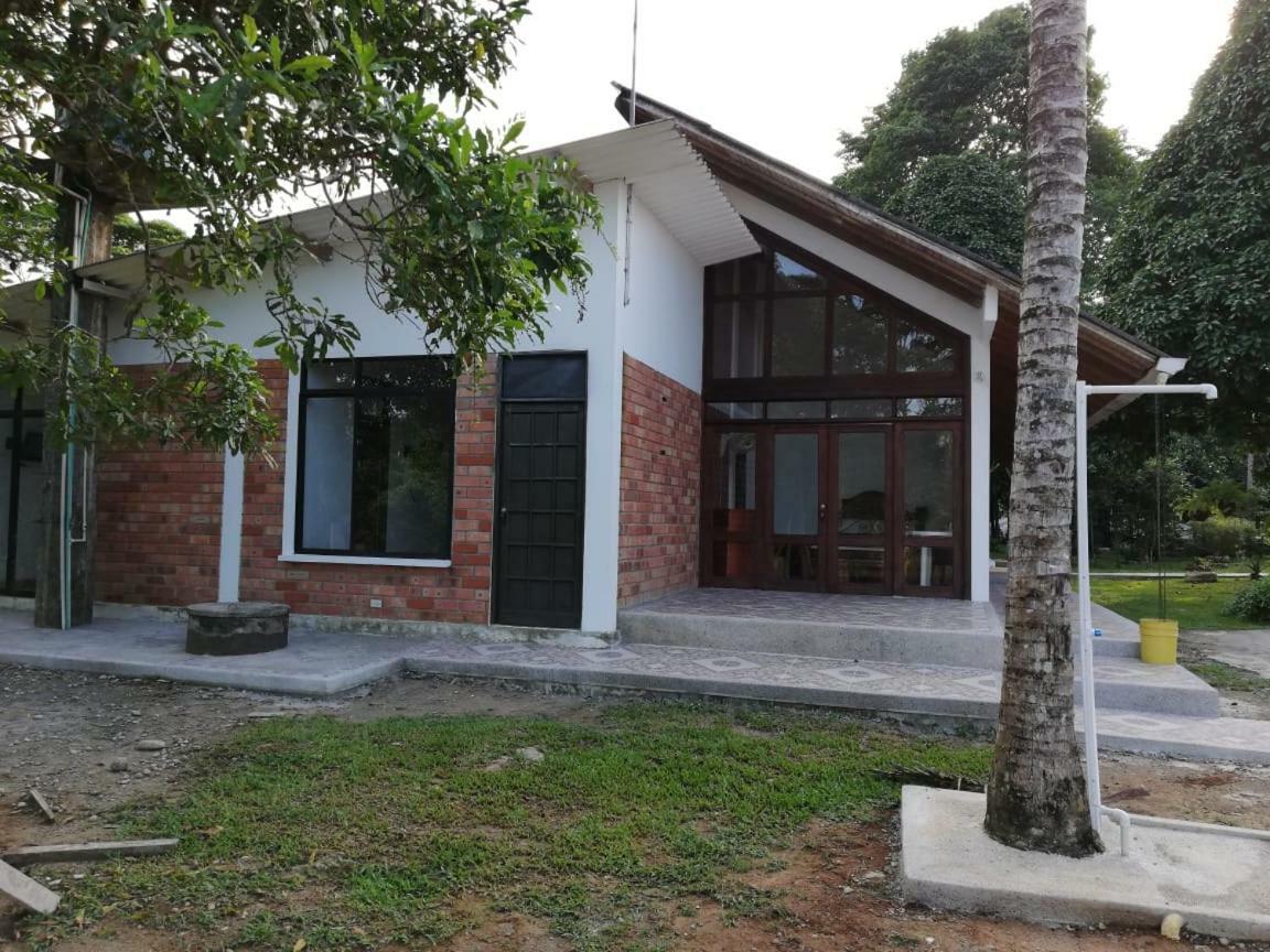 Hostal Suna Vito Puerto Asís Esterno foto