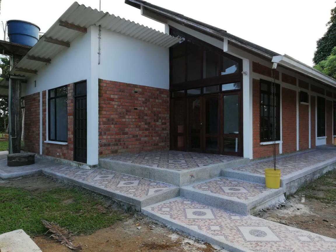 Hostal Suna Vito Puerto Asís Esterno foto