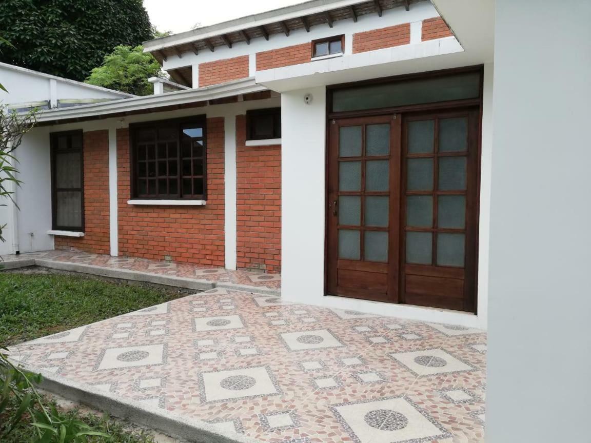 Hostal Suna Vito Puerto Asís Esterno foto