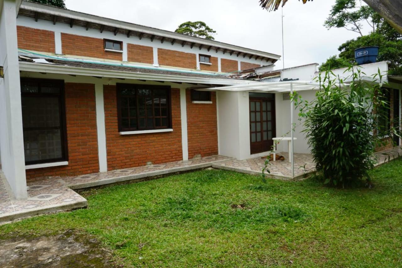 Hostal Suna Vito Puerto Asís Esterno foto